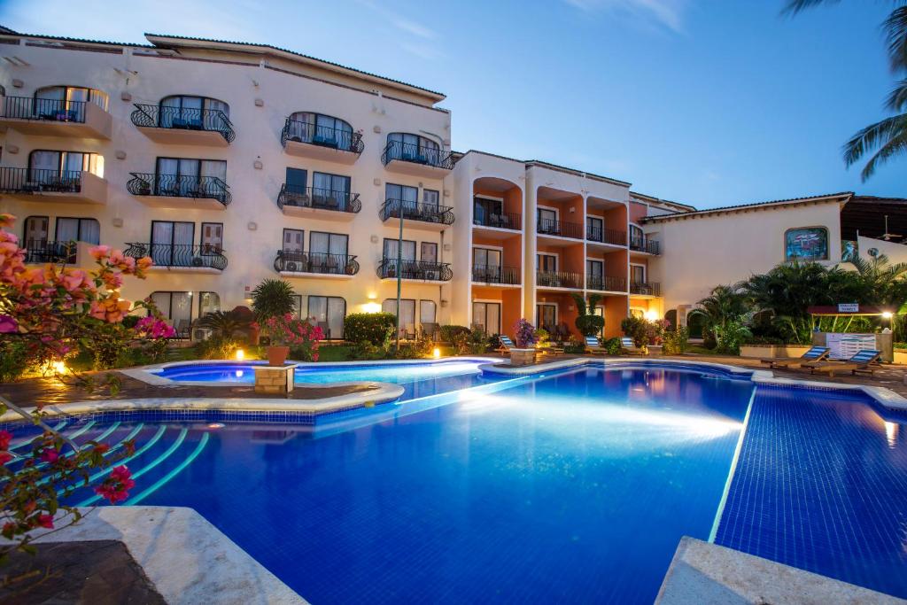 Bazén v ubytování Flamingo Vallarta Hotel & Marina nebo v jeho okolí