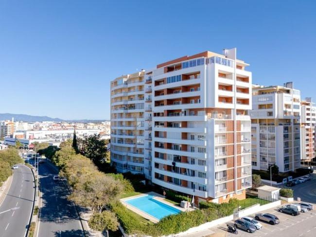 Sunny Algarve Retreat - Pool & 10 min to beach