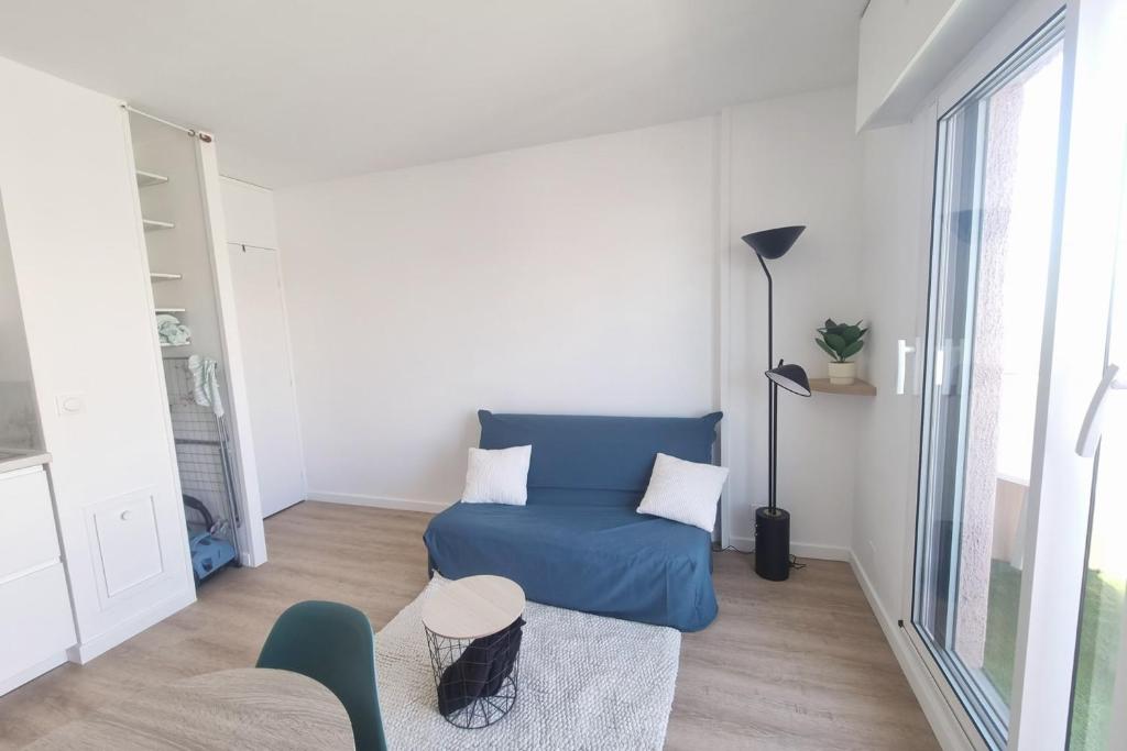 AC studio with balcony in central Arcachon