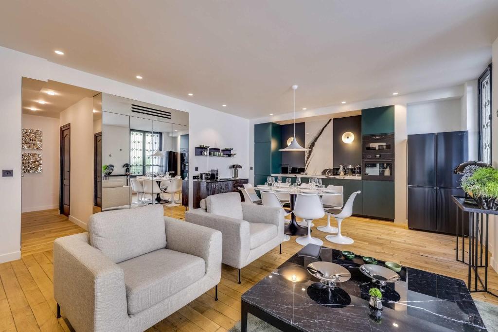 luxury designer apartment in the heart of the 9th