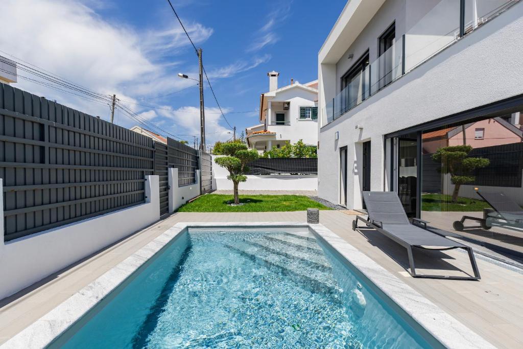 a swimming pool in the backyard of a house at Poolside oasis by Caparica beach in Charneca