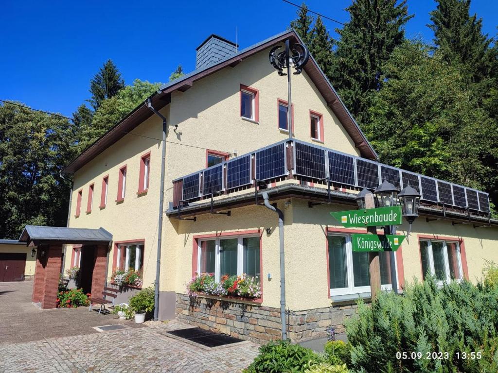 a building with solar panels on top of it at Haus Wiesenbaude in Bärenstein