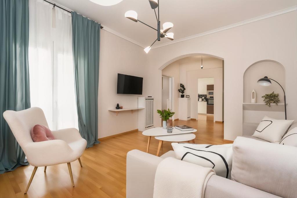 Athenian Classy 2BD Apt next to Metro Panepistimio