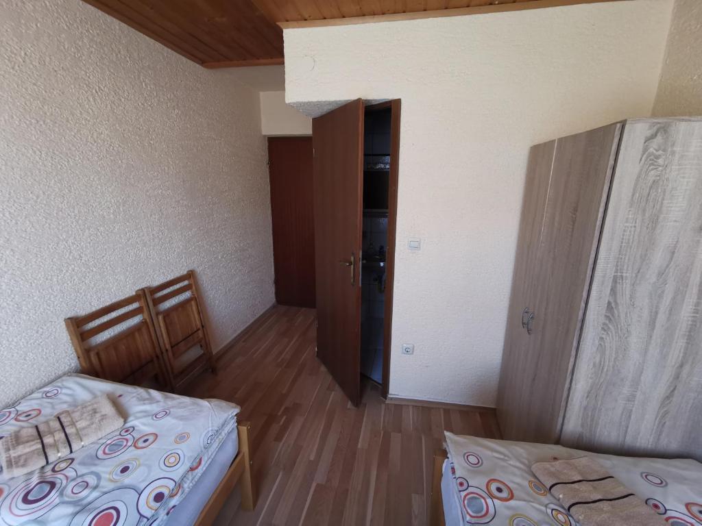 Guest House Dijana - 双床间 - 带私人浴室