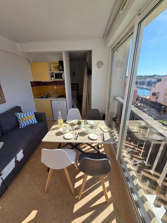 Studio avec piscine 2-4 personnes à deux pas du port