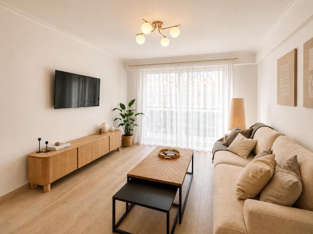 Heart of Nice, Beach 3min, 3 AC Units, Balcony with 4-Seater Dining!