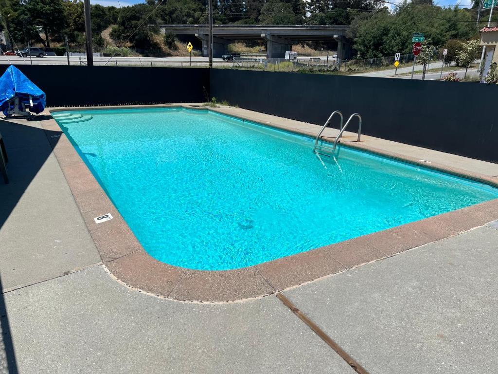 National 9 Motel photo