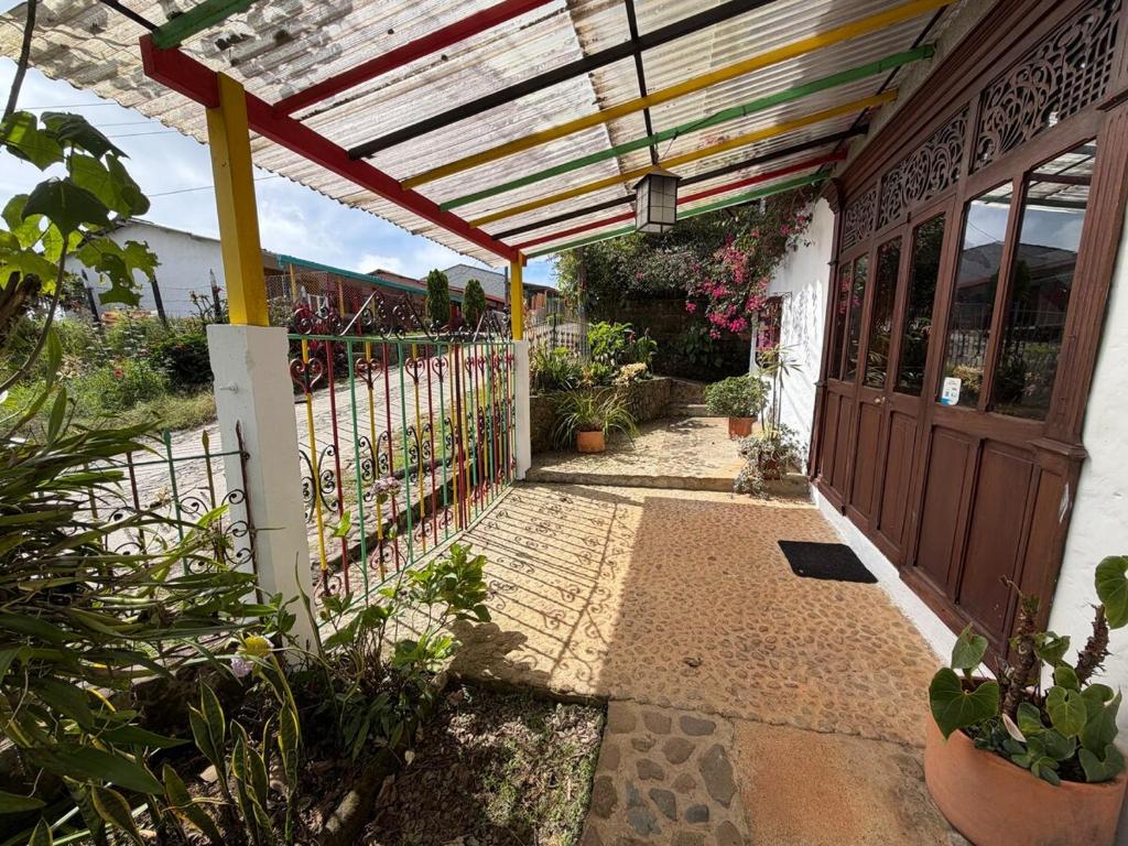 an entrance to a house with a pergola at Villa Palosanto Campestre in Jericó