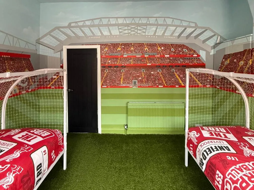 Anfield Abode - ENTIRE LFC THEMED HOUSE - Sleeps 6