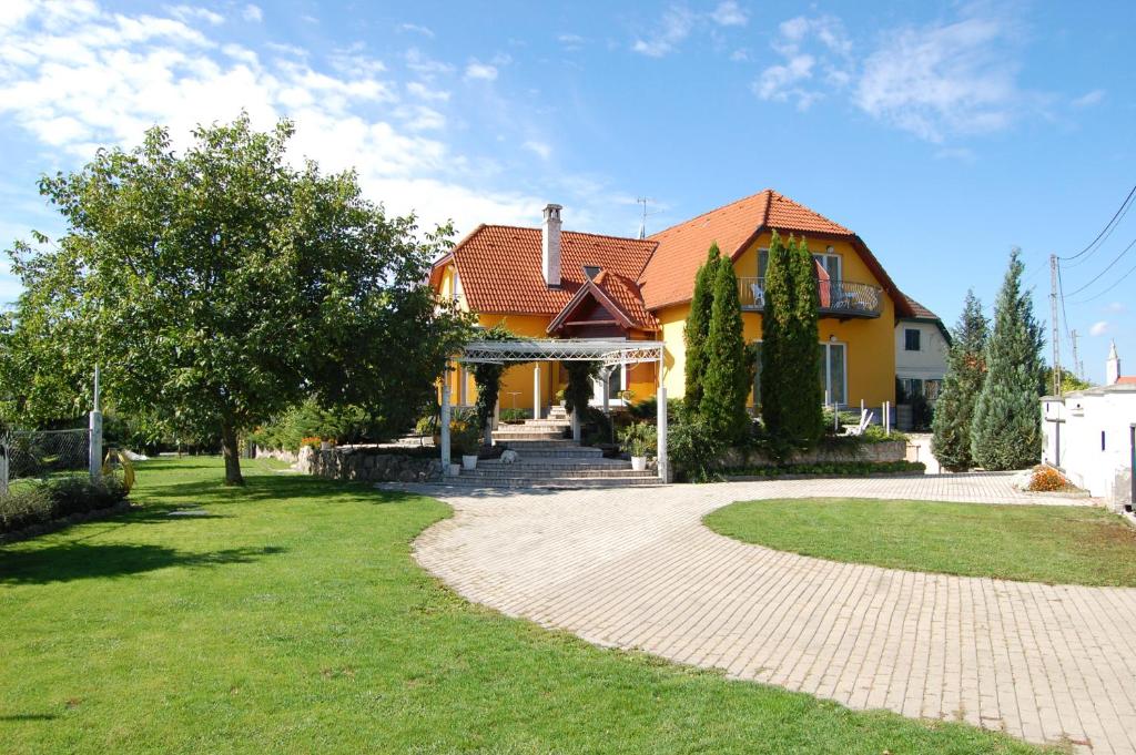 Budynek, w którym mieści się pensjonat