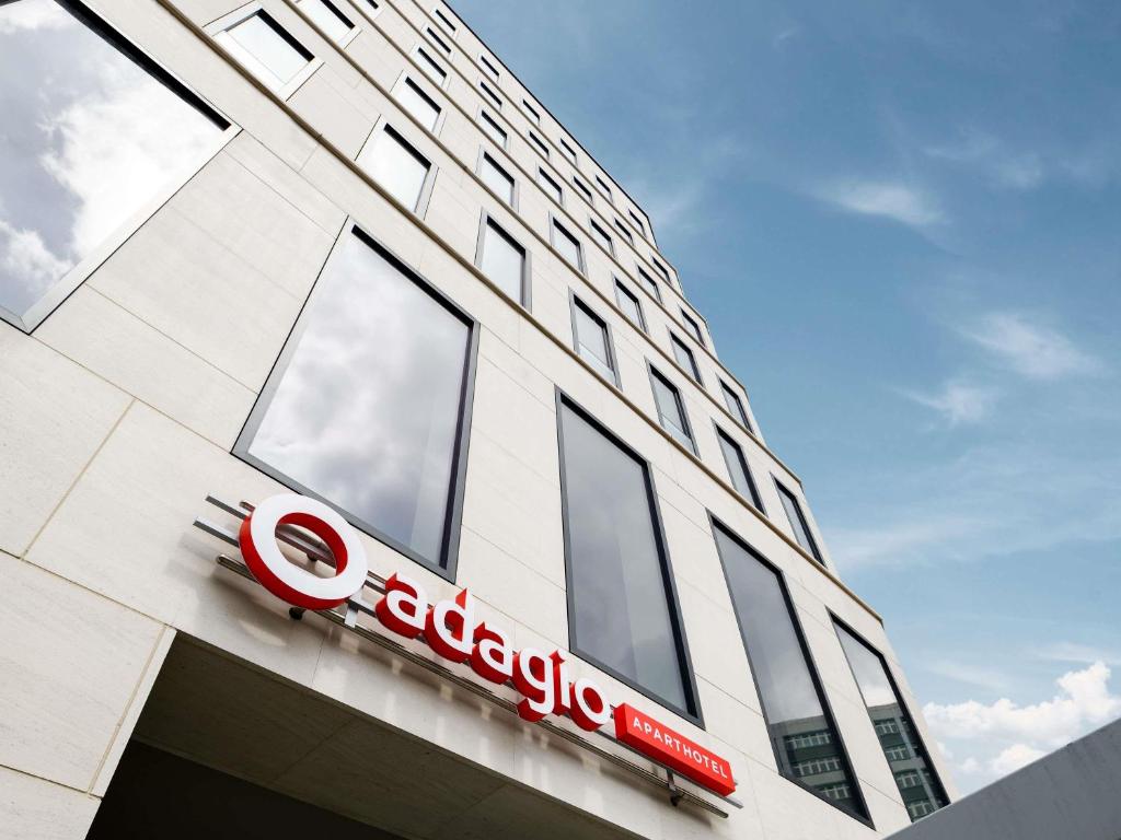 a building with a cisco sign on the side of it at Aparthotel Adagio Bremen City in Bremen
