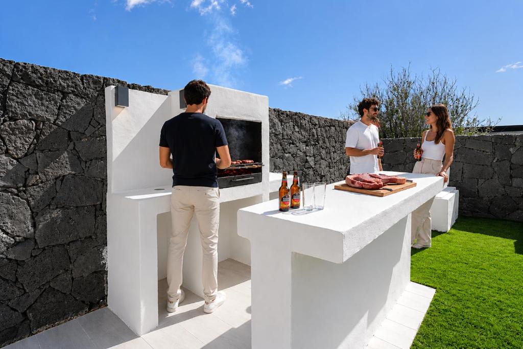 Villa Cactus - Large Private Plot - Heated Pool & BBQ - Luxury Vacation,  Playa Blanca (updated prices 2026)