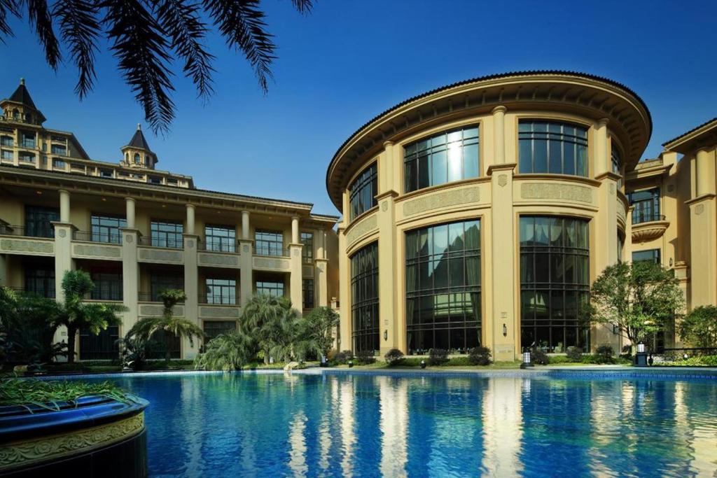 Bazén v ubytování Chateau Star River Shanghai Minhang nebo v jeho okolí