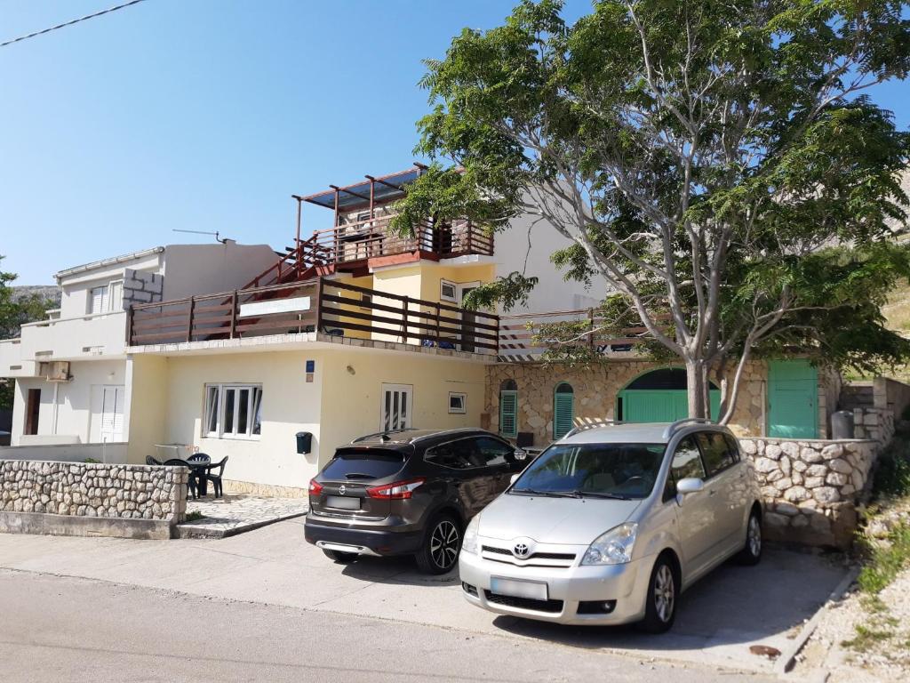 Apartments with parking space Pag - 21220