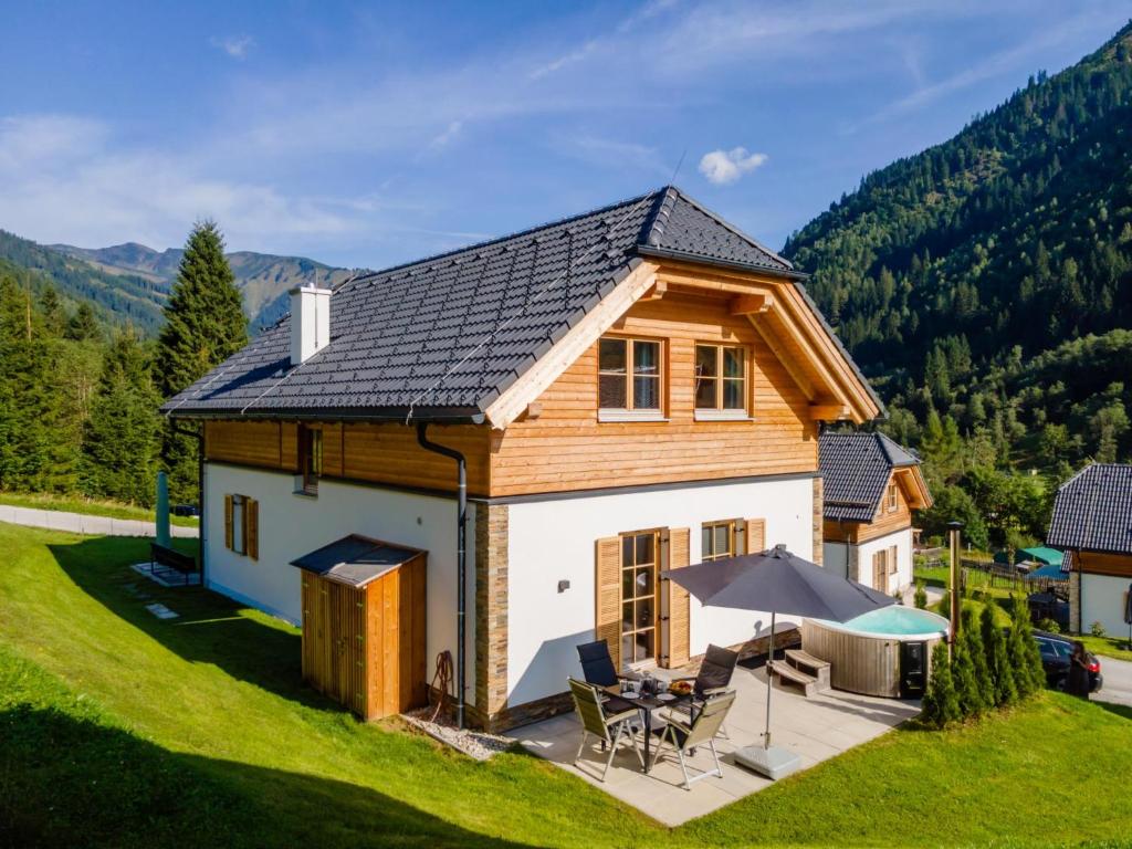 an image of a house with a roof at Riesner Alpenlodge in Donnersbachwald