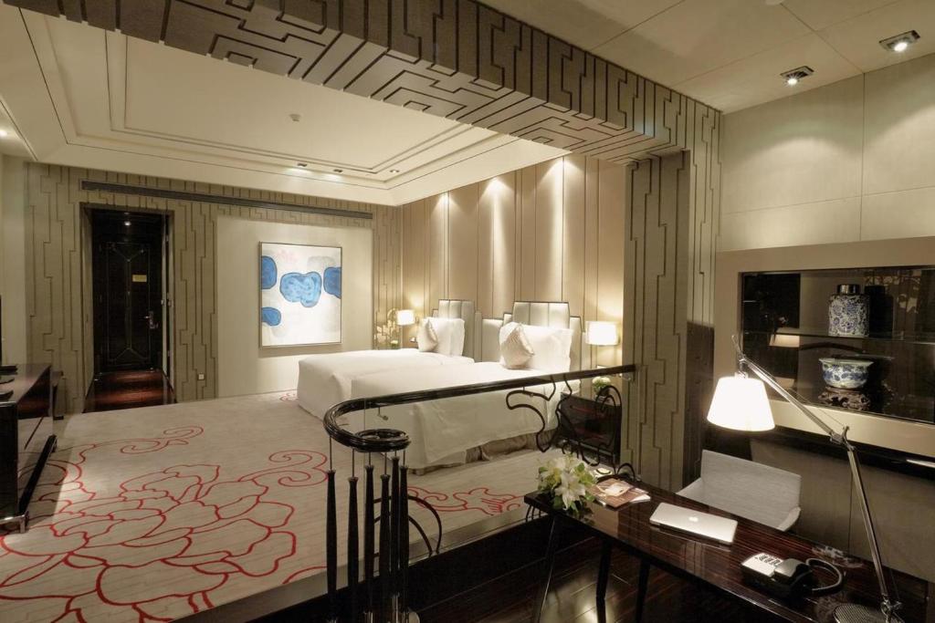 Postel nebo postele na pokoji v ubytování Chateau Star River Shanghai Minhang
