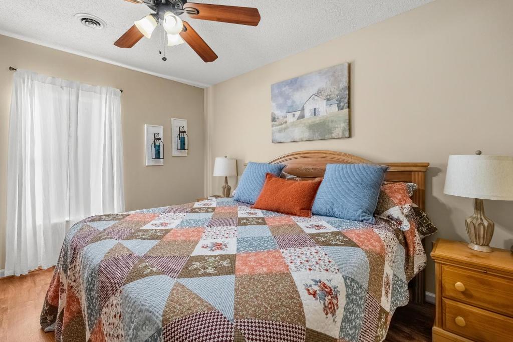 a bedroom with a bed and a ceiling fan at WP141 City Lights in Pigeon Forge