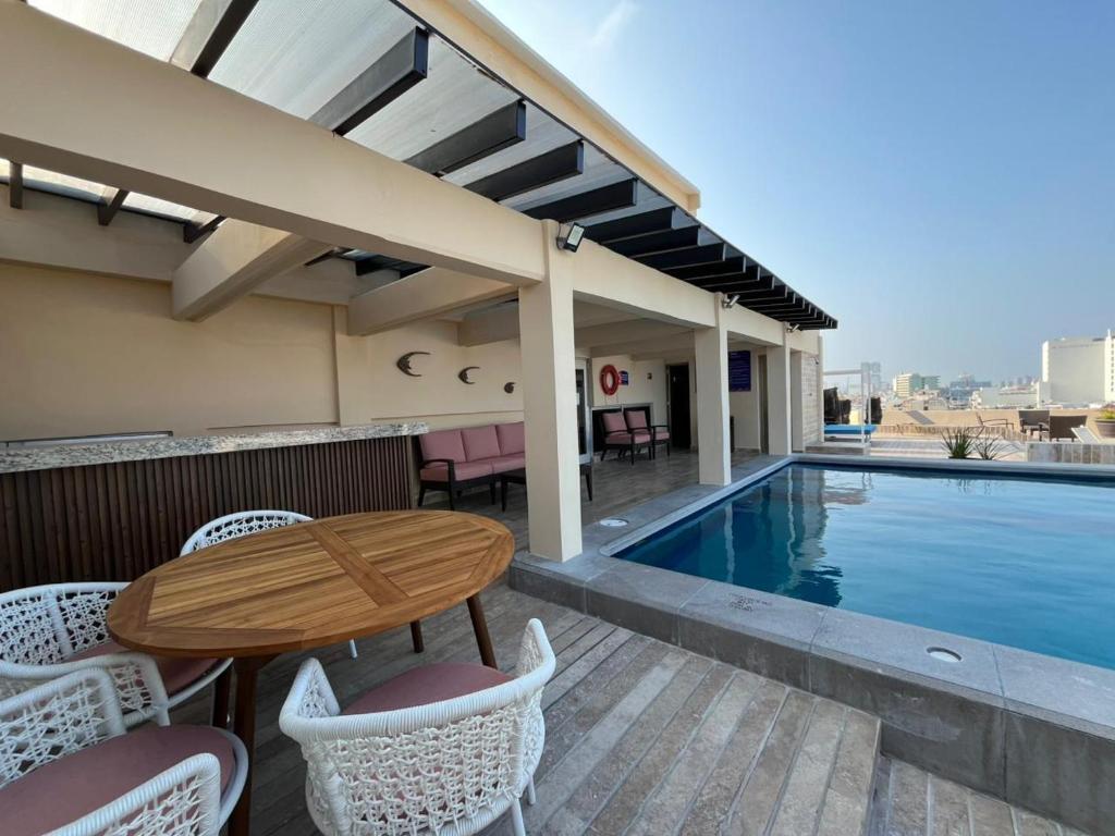 Swimmingpoolen hos eller tæt på Howard Johnson by Wyndham Veracruz