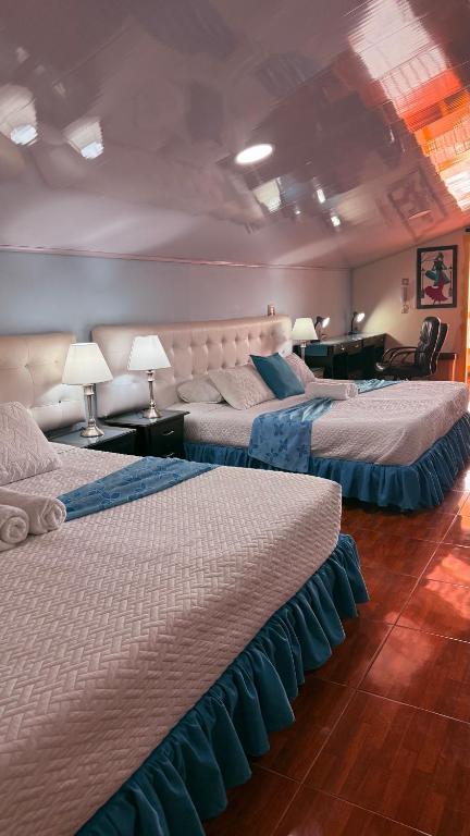 two beds in a room with two tables and lamps at Casa Salento in Salento