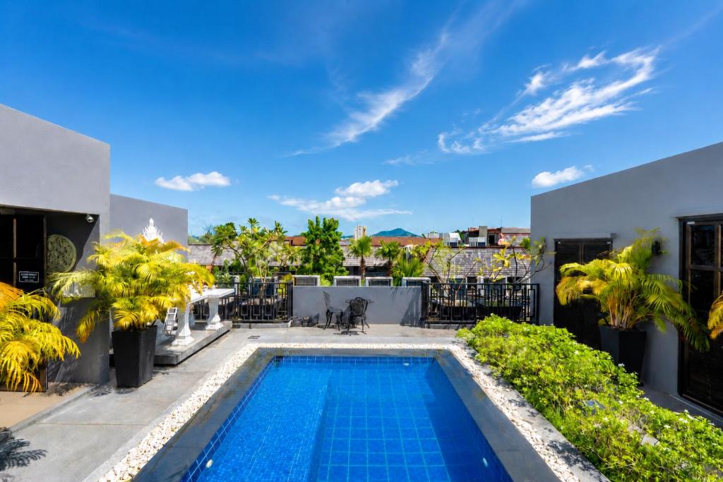 a swimming pool on the roof of a house at Ploen Chaweng by Tolani in Chaweng