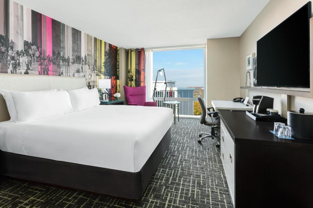 Hyatt Centric Arlington - Housity