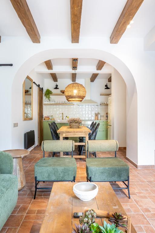 a living room with chairs and a table at Cal Moline Arrels - Refugio rural de diseño en el Berguedà in Graugés