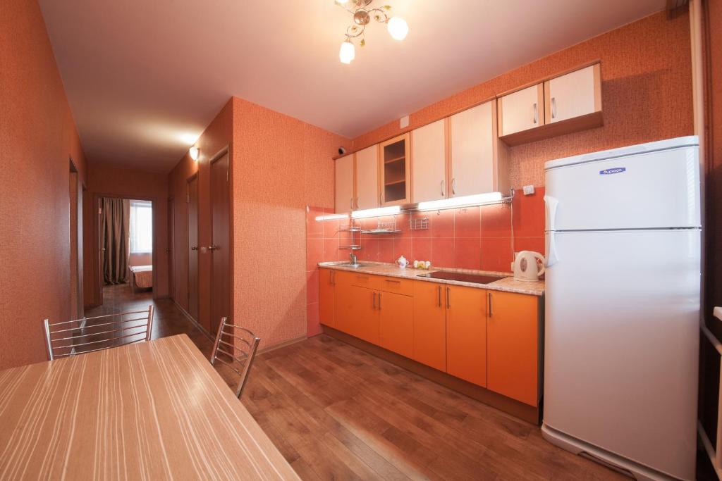 A kitchen or kitchenette at Apartamenty na Vesny