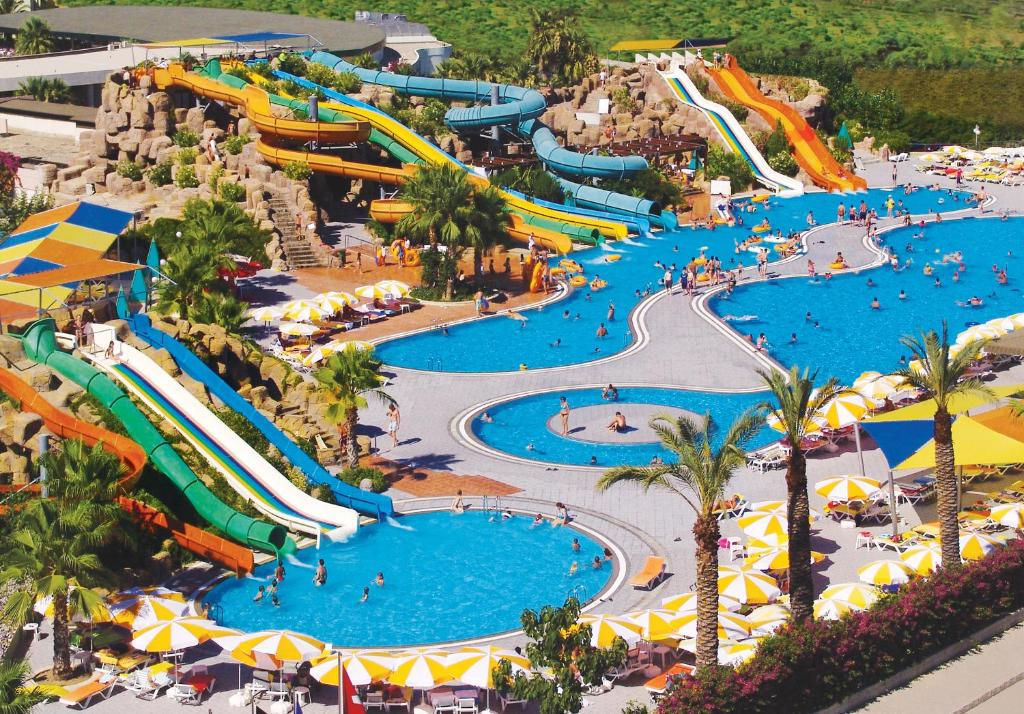 The swimming pool at or close to VONRESORT Golden Beach & Aqua - Kids Concept-Ultra All Inclusive