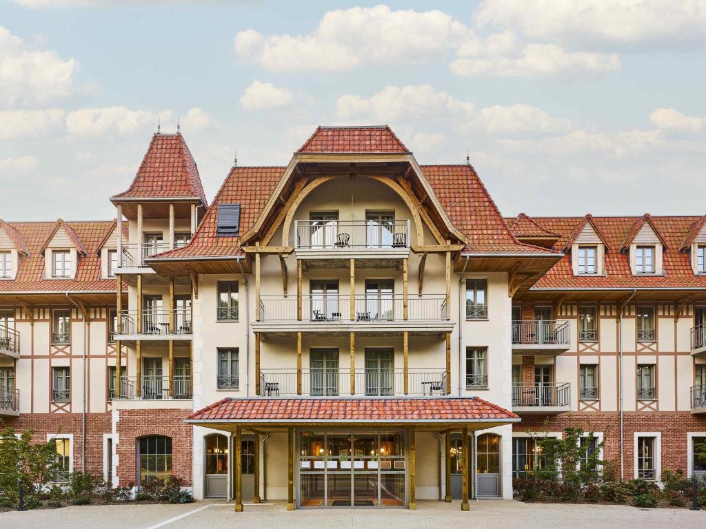 a large building with red tile roofs at Mercure Hôtel Le Touquet in Le Touquet-Paris-Plage
