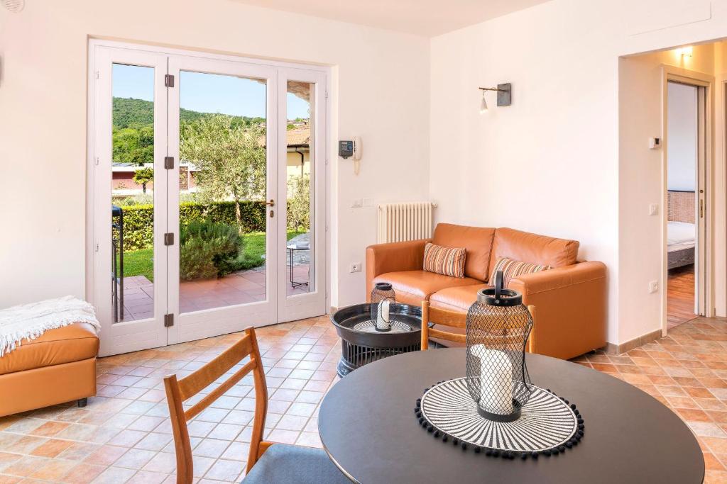 a living room with a table and a couch at Stella di Castion in Costermano