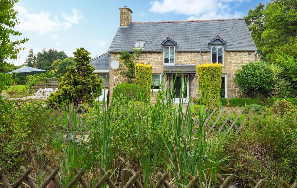 a stone house with a garden in front of it at 2 Bedroom Gorgeous Home In Noyal-Sous-Bazouges in Noyal-sous-Bazouges