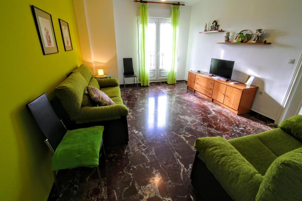 Televízia a/alebo spoločenská miestnosť v ubytovaní Apartamentos Turísticos La Fonda
