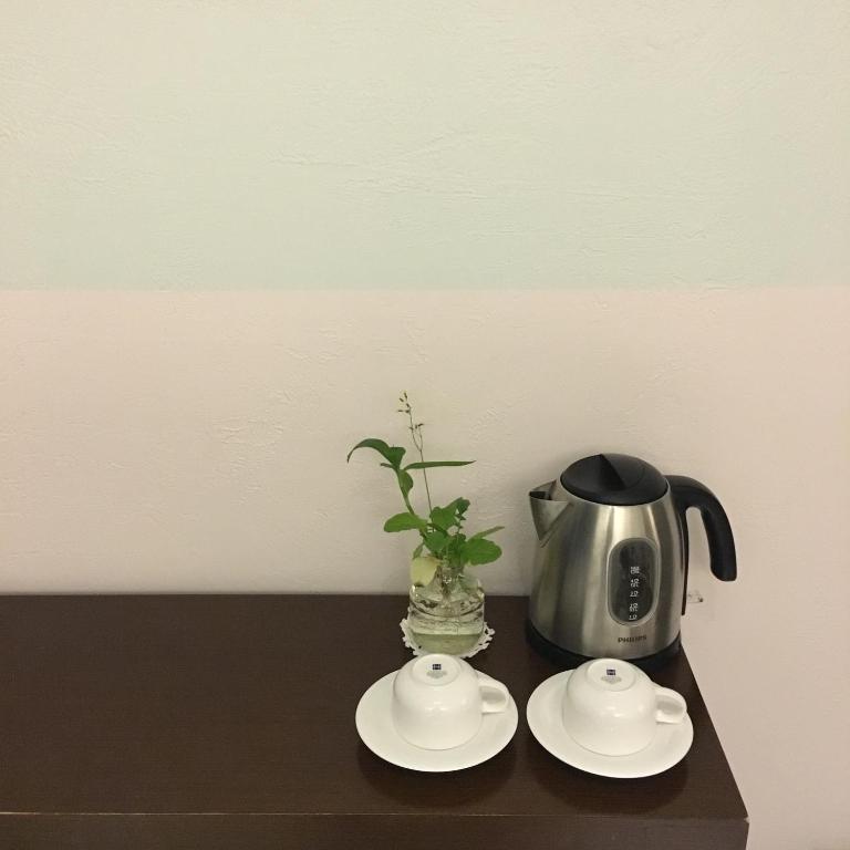 Kemudahan buat kopi dan teh di Charmant Hotel