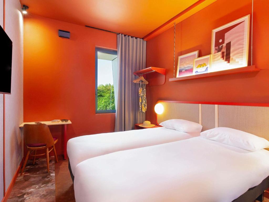 ibis Styles Salon de Provence - Standard Room With Two Single Beds
