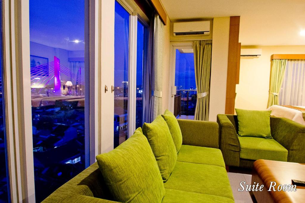 Posezení v ubytování De Batara Hotel