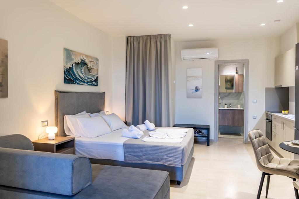 Courtyard Breeze Studio by the Port