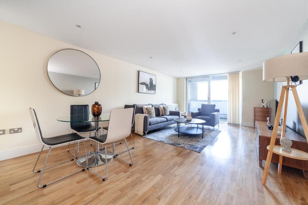 O2 Rear Balcony Modern 1Bed Flat with Balcony Near O2 & Greenwich, London (updated ...