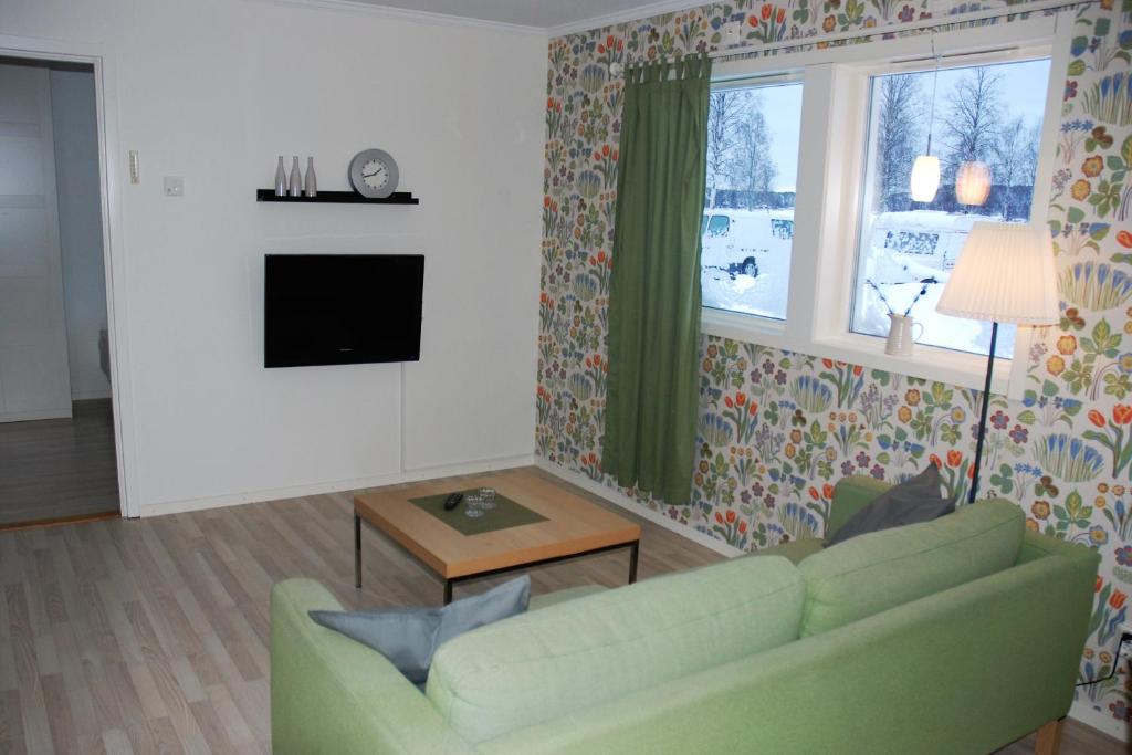 TV a/nebo společenská místnost v ubytování Storstrand Kursgård