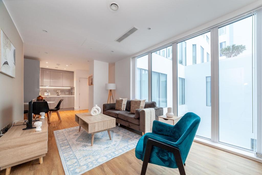 a living room with a couch and a table at Modern 1Bed Flat in Ealing Near Tube & Shops in Ealing