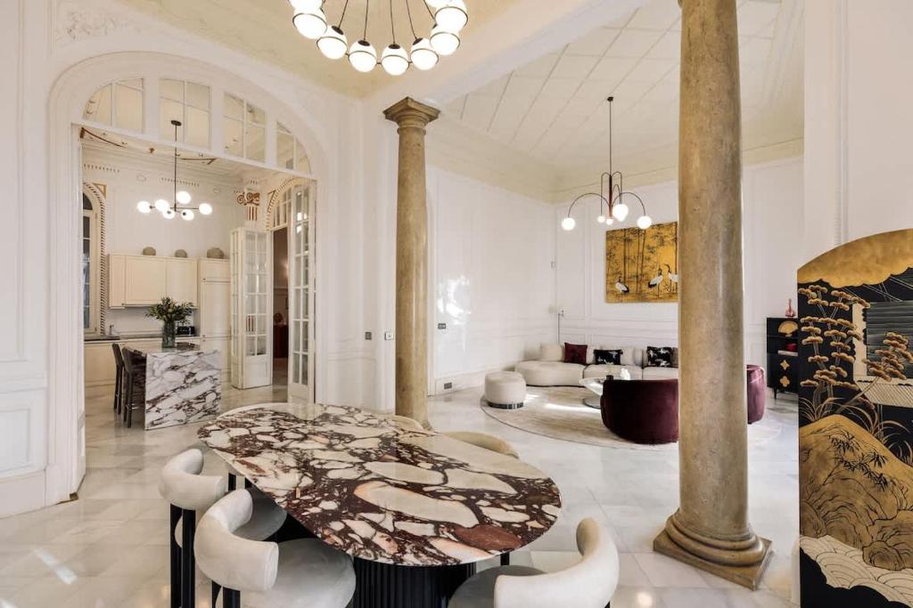 Magnificant Rambla Plaza View - Monthly Rental