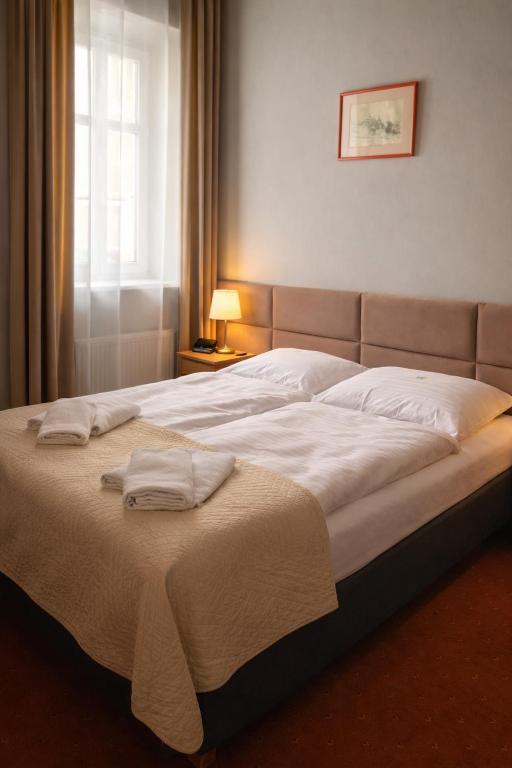 Llit o llits en una habitació de SONATA by WERONA - BUTIK STAY