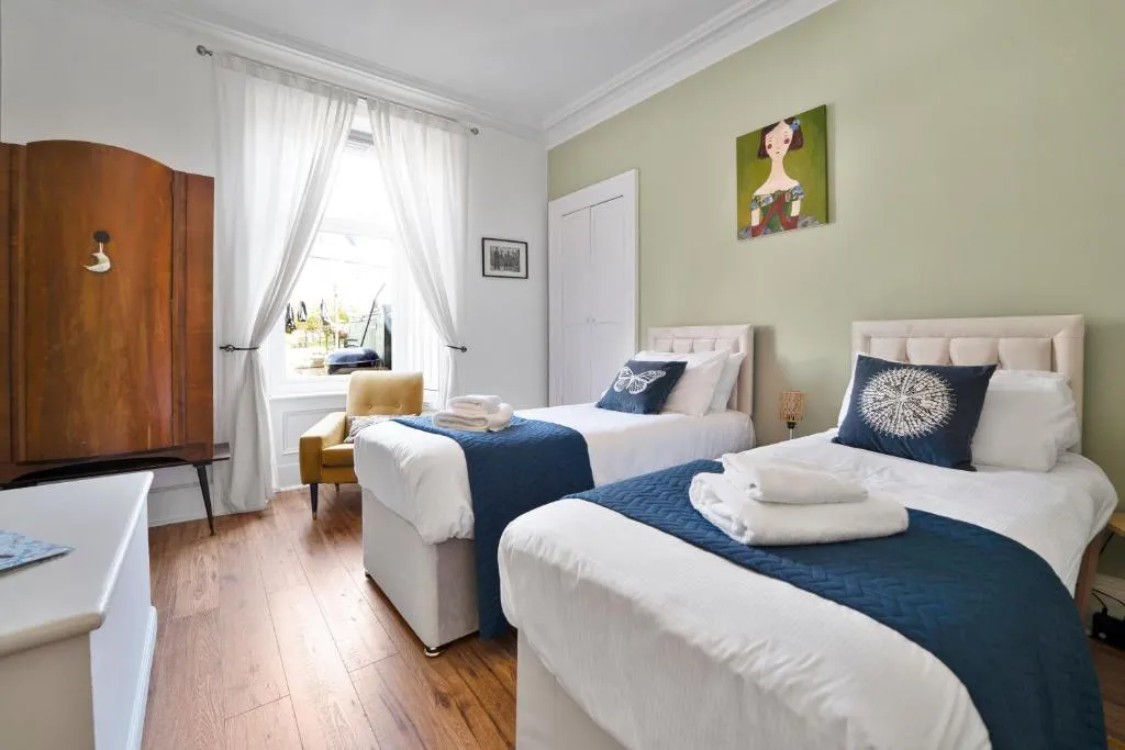Cozy with Character Vibrant Cottage Style Flat at Leith Links Park