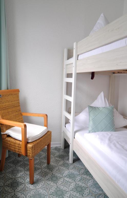 Postel nebo postele na pokoji v ubytování Hotel Haus Mönchgut