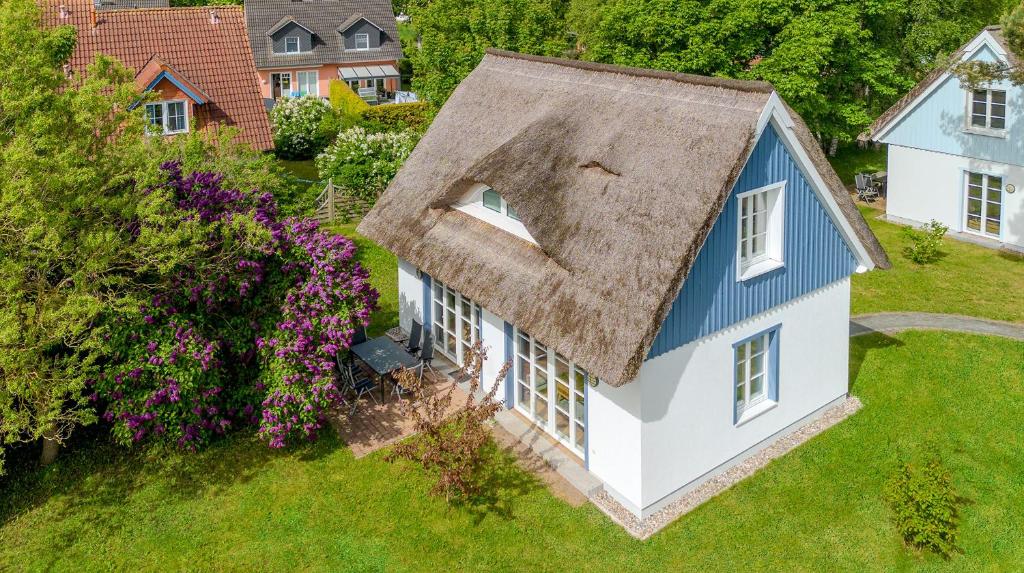 an overhead view of a house with a thatched roof at Traumgarten Villa Harmonie in Prerow