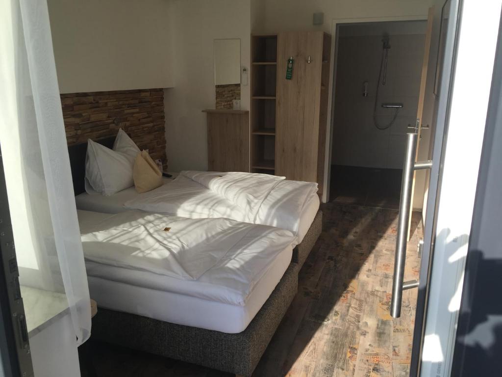 Postel nebo postele na pokoji v ubytování Burg Rooms - 24h Self-Check-in
