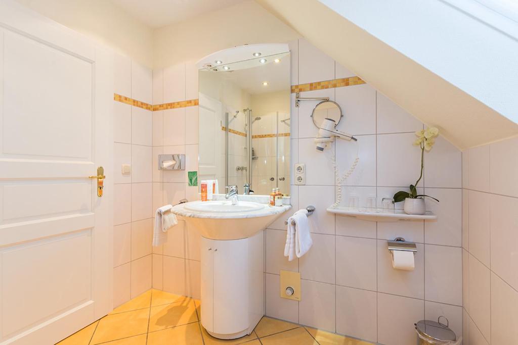 Tides Boutique Hotel - Standard Family Room
