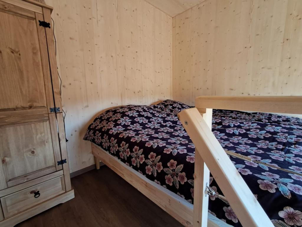 a bedroom with a bunk bed and a dresser at écolodge Aubépine in Leimbach