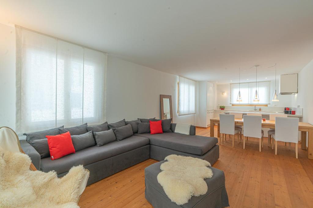 a living room with a couch and a dining room at Chesa Blaunca B4 in Maloja