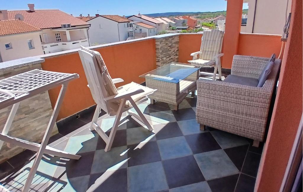 Beach Front Apartment In Krk With Wifi