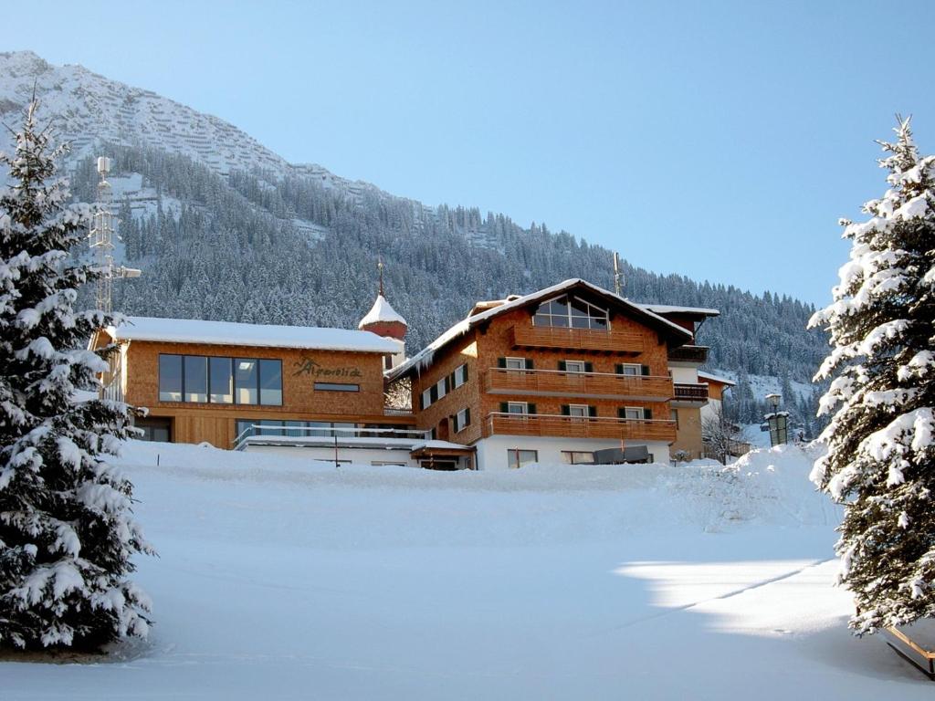a ski lodge in the mountains with snow on the ground at Alpenblick-Raggal in Raggal